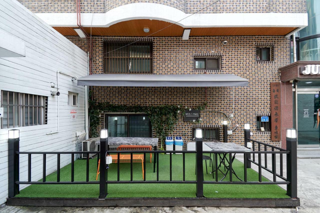 Jun Pensión Hongdae Seúl Exterior foto